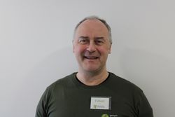 Das Bild zeigt Naturparkführer Fabian Zink. Er hat schütteres helles Haar und ein freundliches Wesen.