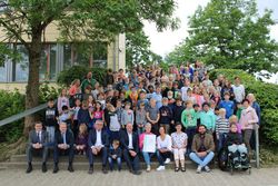 Re-Zertifizierung der Naturpark-Schule Am Teimer in Bavenhausen, Gruppenbild