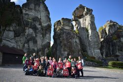 Ausflug der Naturpark-Schule Bunte Schule aus Lage-Hörste zu den Externsteinen