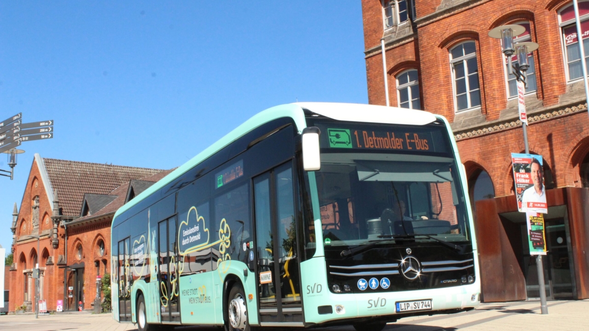 E-Bus_Bahnhof_komprimiert