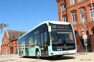 E-Bus_Bahnhof_komprimiert