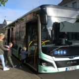 Fahrgäste_Einstieg_komprimiert